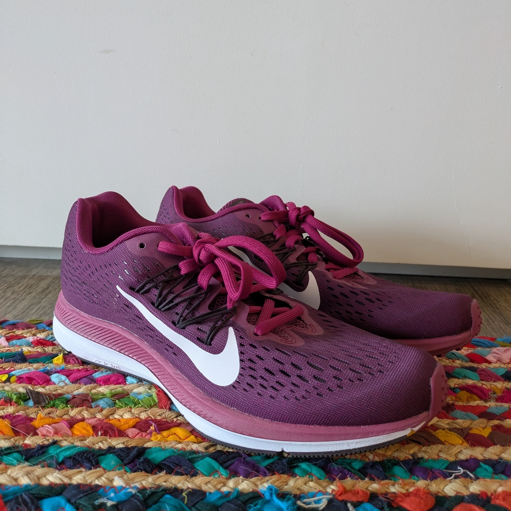 Nike Air Zoom Winflo 5 Women's Berry Athletic Shoes (Size 9)